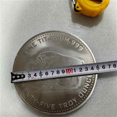 Moneta commemorativa in titanio